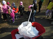 Ukliďme Česko - ukliďme cestu do lesa